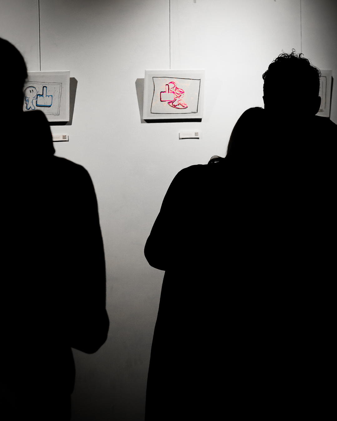 Künstler mit Kunstwerk
